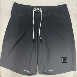 American Eagle men’s board shorts. Brand new never used with tags. Size medium